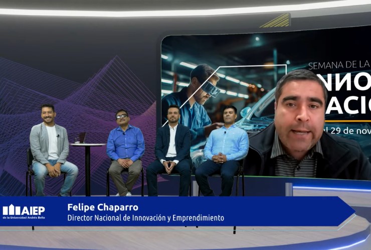 Semana de la Innovación AIEP La iniciativa contó con la participación de 20 sedes de AIEP a nivel nacional, sumando a una amplia comunidad interna y externa. Adicional a lo anterior, más de 1.300 visualizaciones de los programas en vivo que se realizaron los cinco días que contempló la semana. En éstos se abordaron temas fundamentales para el desarrollo de la función de innovación en AIEP, como el ecosistema de innovación y creación de valor. También innovación para agregar valor en la formación, la innovación productiva basada en tecnología, el emprendimiento con impacto social y la sostenibilidad como eje transformador. Uno de los aspectos destacados de esta semana fue la realización de hitos y actividades que cerraron importantes programas de la institución. Así, se realizó el cierre de la Red de Expertos, espacio que reunió a estudiantes, gestores, tutores, docentes, colaboradores y docentes. Todos vinculados a la Red de Mentores, donde se reconoció cinco integrantes en distintas categorías. También el Seminario de Innovación en el Aula, instancia reflexiva sobre mejores prácticas pedagógicas y nuevas estrategias para enriquecer la experiencia educativa vía la innovación. Reconocimientos En esta instancia, Fondo Impulsa–Demo Day, programa que apoya iniciativas innovadoras, concluyó 2024 reconociendo el esfuerzo de quienes llevaron proyectos a un nuevo nivel. Y el Concurso de Innovación Docente destacó propuestas de tres de los ganadores del 2024: Tax App Solution, Exordio Activo y Feria Hidráulica y Neumática. De manera paralela, y a lo largo del país, se realizaron 40 actividades. Destacaron los encuentros de la Comunidad de Innovación y Emprendimiento, red que busca fortalecer participación de todos los estamentos de la institución. Encuentros que no sólo promovieron intercambio de ideas y experiencias, sino que también consolidaron un espíritu de colaboración para impulsar nuevas soluciones a desafíos actuales. Felipe Chaparro, director nacional de Innovación y Emprendimiento, destacó el esfuerzo a nivel institucional desplegando la función de innovación. “Realizamos acciones sistemáticas, diversas y pertinentes en múltiples lugares. Y el hito de la Semana de la Innovación nos permite visibilizar la contribución que estas acciones generan en la formación sello de nuestros estudiantes. Y también cómo aportamos a solucionar problemáticas de las comunidades a través del apoyo concreto al emprendimiento, la innovación y la transferencia tecnológica”. Felipe Venegas, subdirector de Innovación, destacó la importancia de la Semana de la Innovación. “Fue un evento a nivel nacional que buscó conectar ideas, fomentar la colaboración y motivar a la comunidad a protagonizar el cambio en sus territorios. A lo largo del país destacaron diversas instancias que demostraron el enorme potencial creativo y ganas de aportar que existe en la comunidad AIEP”. Venegas extendió la invitación a que durante el 2025 “se sigan realizando este tipo de actividades durante todo el año. Quedó demostrado que existe interés en la innovación y el emprendimiento en nuestros estudiantes, docentes y también en nuestros colaboradores”. Compromiso institucional La Semana de la Innovación 2024 reafirmó el compromiso de AIEP con la promoción de la creatividad y el espíritu innovador como motores de cambio. Este evento no solo permitió visibilizar los logros alcanzados durante el año, sino que también fortaleció el vínculo entre los distintos actores de la institución. Esto, demostrando que colaboración e innovación son fundamentales para enfrentar desafíos del presente y construir un futuro más sostenible, inclusivo y orientado al impacto social. Te invitamos a revivir los programas en vivo acá.